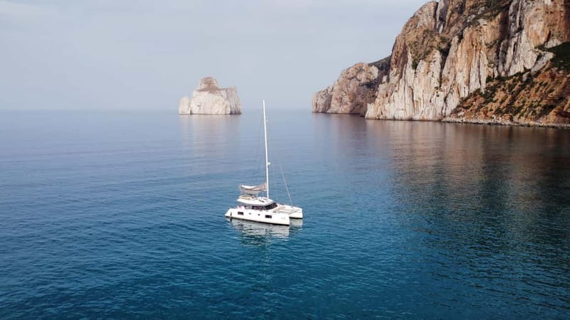 Cagliari: Catamaran Tour to the Gulf of the Angels - On board details: how the catamaran layout supports a relaxing 3 hours