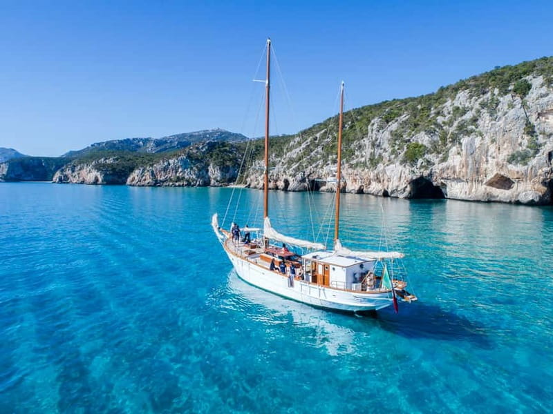 Cala Gonone: Gulf of Orosei Tour with a Vintage Sailing boat - The Gulf of Orosei route: how the day flows from Cala Luna to Goloritzè