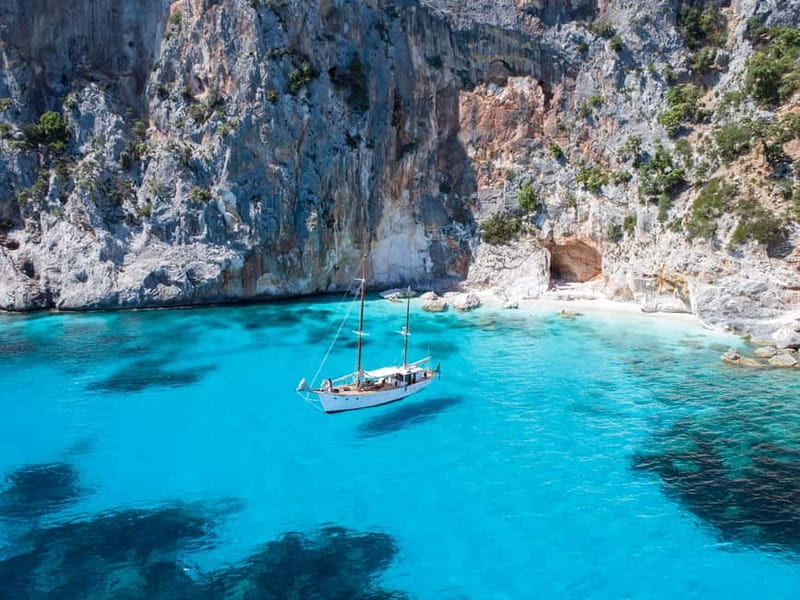 Cala Gonone: Gulf of Orosei Tour with a Vintage Sailing boat - Cala Gonone timing: why the 10:30 departure needs respect