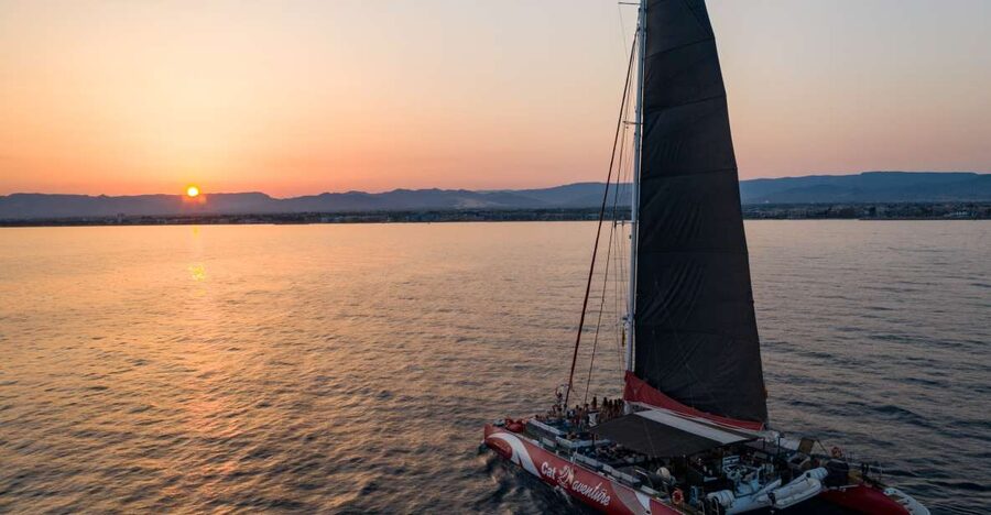 Cambrils: Sunset Catamaran Cruise & Drinks w/ Sunbed - Getting on board: where to meet in Cambrils