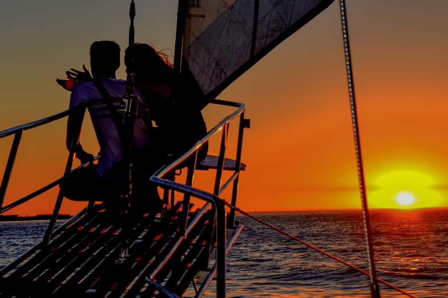 Cape Town Waterfront and Bay: Sailing Trip - When Conditions Change: Engine Days, Harbor Cruises, and Harbor Lights
