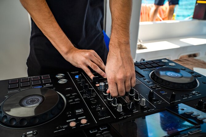 Catamaran Booze Party With Open Bar in Cancun - Quick Hits: What Matters Most