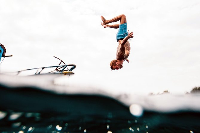 Catamaran Booze Party With Open Bar in Cancun - Stop at the Marina: What the 30 Minutes Before Sailing Feels Like