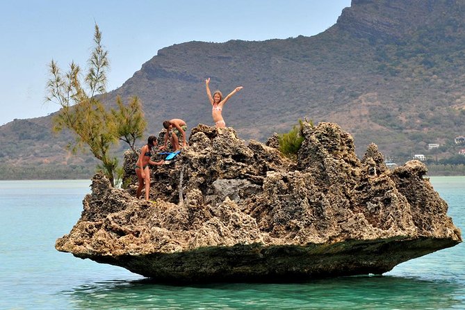 Catamaran Cruise to Ile Aux Bénitiers: Dolphin watch, Crystal Rock & Transfer - Ile aux Bénitiers: BBQ lunch, beach time, and lagoons close to shore