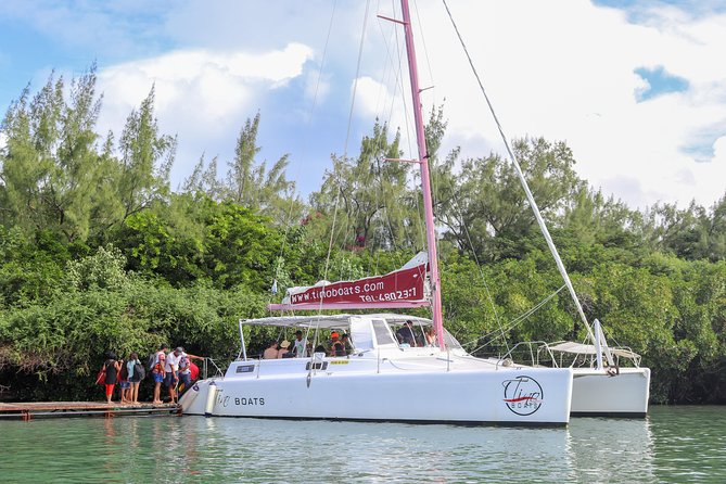 Catamaran cruise to Ile aux cerfs with bbq lunch - Catamaran to Ile aux Cerfs: what you get for about $63