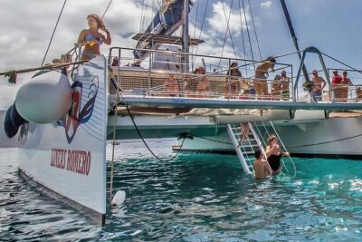 Catamaran Cruise to Papagayo beaches, lunch and water activities - Boarding experience: the mojito and snack that set the tone