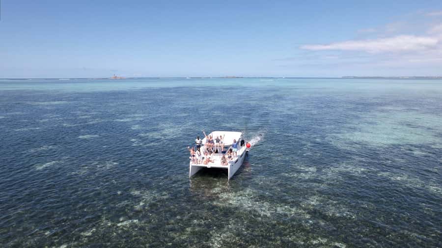 Catamaran Mauritius: South East 5 Islands Catamaran Cruises - Ile aux Fouquets Lighthouse: self-guided exploring with a view payoff