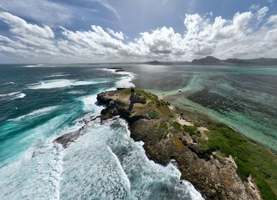 Catamaran Mauritius: South East 5 Islands Catamaran Cruises - Drinks, crew, and the onboard vibe that makes the day feel easy