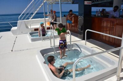 Catamaran Ocean King Manuel Antonio - Ocean King Onboard: Space, Music, and The “No Shoes” Rule