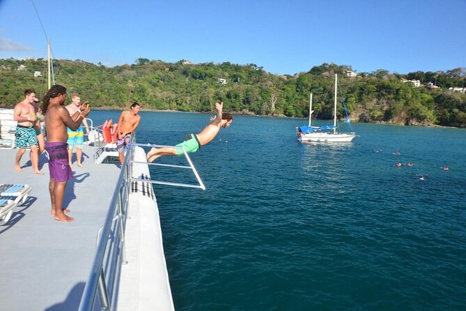 Catamaran Ocean King Manuel Antonio - Small Logistics That Save Big Headaches