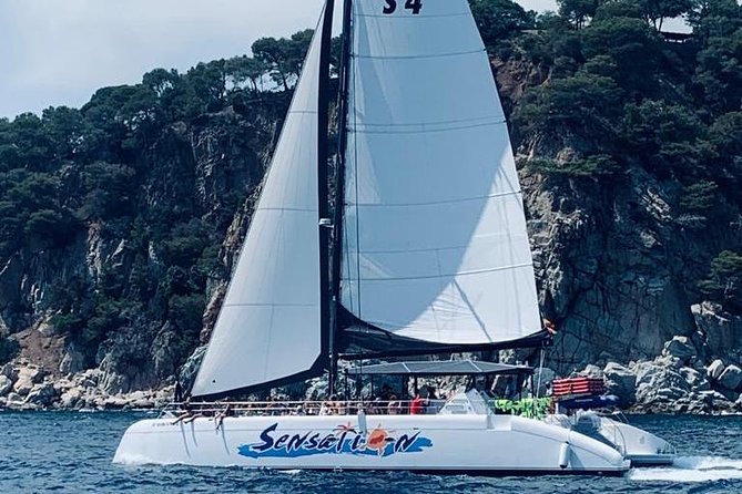 Catamaran ride -Costa Brava with barbecue and drinks. Familiar. - The Cove Stop: Swimming, Snorkel Masks, and a Wind-Sheltered Pause