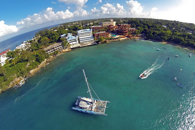 Catamaran Snorkeling All-Inclusive Day-Trip - Onboard Vibe: Live Commentary, Music, and Crew Personalities