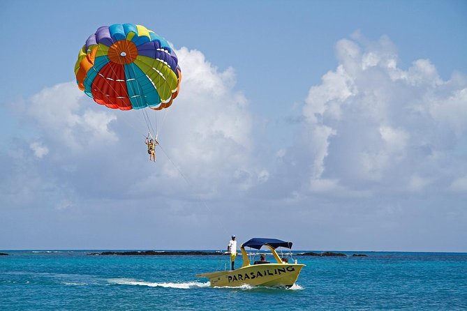 Catamaran to Ile aux Cerf with Parasailing, Tube Riding & Lunch - Beaches and downtime on Ile aux Cerfs: when to slow down