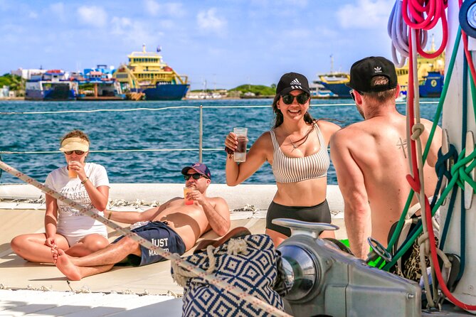 Catamaran to Isla Mujeres Snorkeling Tour with Open Bar and Lunch - Walking Around Isla Mujeres: Souvenirs, Sales Pressure, and Realistic Time