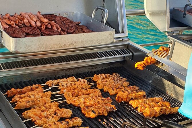 Catamaran with BBQ in the Bay of Palma - The Nature Reserve Sail: Why the Morning Works