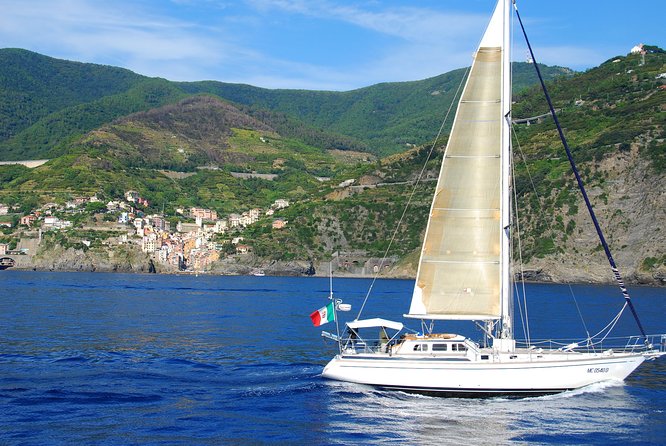 Cinque Terre Sailing Day Trip from La Spezia - Lunch With Wine: The Onboard Meal That Saves Your Day