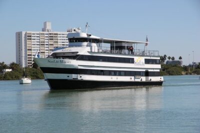Clearwater Daytime Yacht Sightseeing Cruise with Optional Dining - Getting on board: the Clearwater meeting point you should not skip