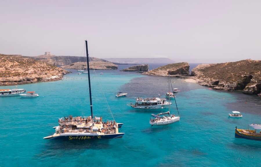 Comino: Blue Lagoon Catamaran Cruise with Lunch and Open Bar - What’s on board: open bar, toilets, and a buffet lunch