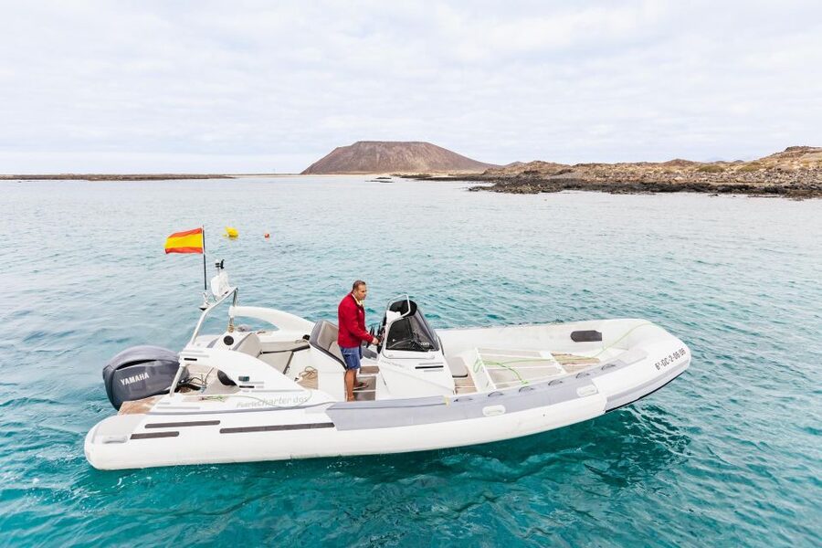 Corralejo: Lobos Island Catamaran Tour with Drinks & Snorkel - Entering Lobos from La Concha Beach: where the water activities happen