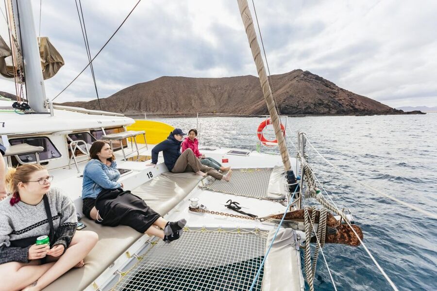 Corralejo: Lobos Island Catamaran Tour with Drinks & Snorkel - Speedboat transfer and the mini-guided Lobos walk: using 40 minutes well