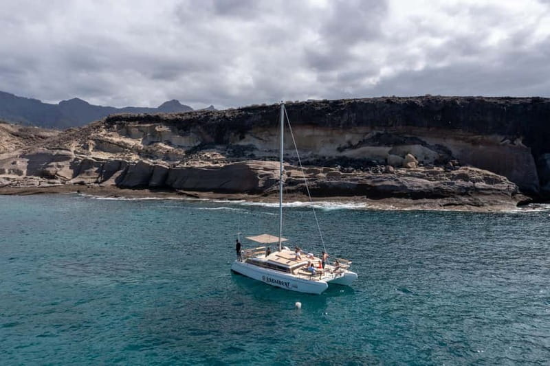 Costa Adeje: Catamaran Tour, Snorkelling, Snacks & Drinks - Language, crew attention, and how the guide helps you enjoy it