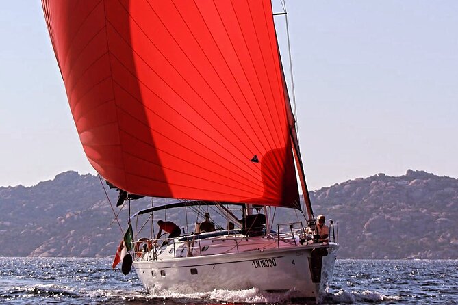 Daily sailing trip in the La Maddalena Archipelago - The crew approach: how names like Dimitri, Fabio, and Eddie shape the day