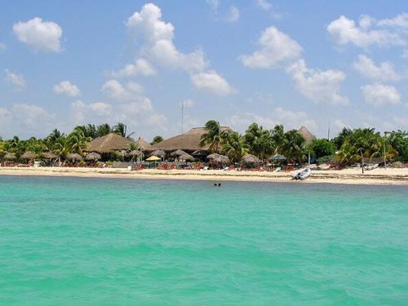 Deluxe Private Boats - 40 ft Catamaran - Key Highlights You’ll Feel Immediately