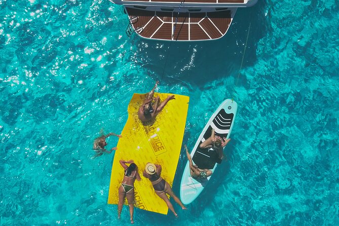 Deluxe Yacht 48FT with FlyBrige Rental in Cancun - Meeting at Cenzontle (Zona Hotelera) and Staying on Schedule