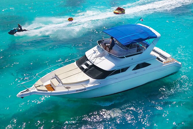 Deluxe Yacht 48FT with FlyBrige Rental in Cancun - The Yacht Layout: Two Floors, Shade, and Easy Sunbathing