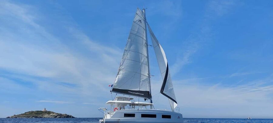 Departure from BRUSC: Half-day catamaran cruise - Free aperitif plus onboard comfort: the details that make it feel worth it