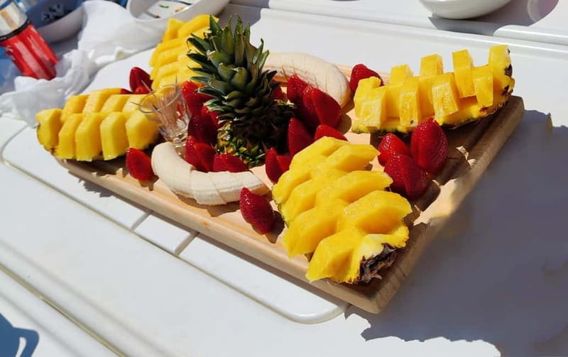 Dia Sailing Cruise With All-inclusive Meal And Drinks - Meeting Point and Transfers: Getting to the Yacht Without Stress