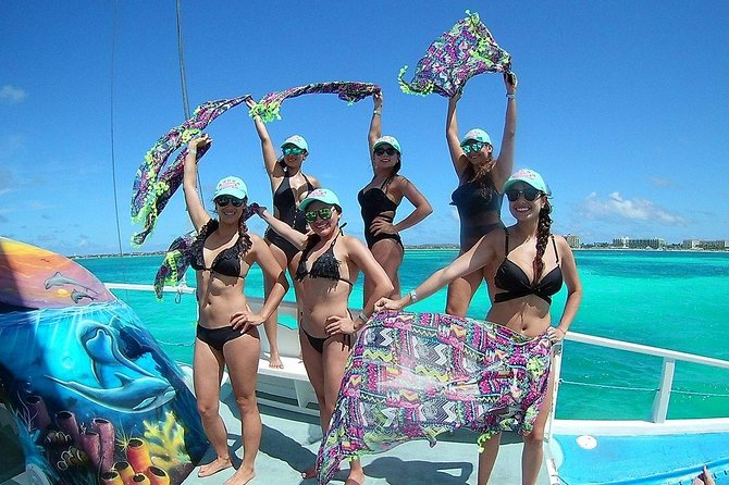Dolphin Catamaran Snorkel and Sail with Open Bar - Sailing Aboard The Dolphin: Deck Time Plus Real Water-Play