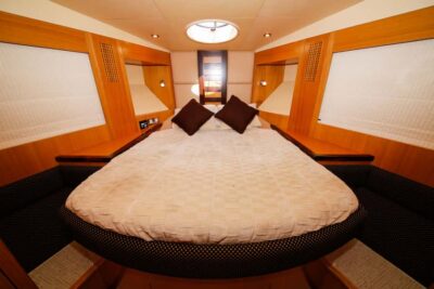 Dubai: Atlantis and Burj Al Arab Cruise on Luxury Yacht - Starting points and getting onto the boat without stress