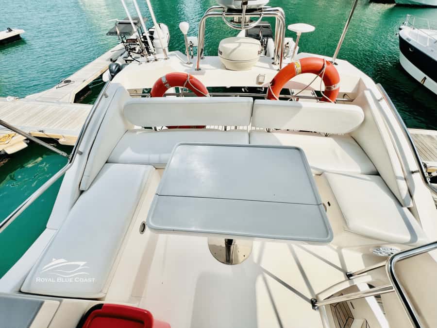 Dubai: Atlantis and Burj Al Arab Cruise on Luxury Yacht - The lagoon swim stop: what you can expect (and how to handle the ladder)