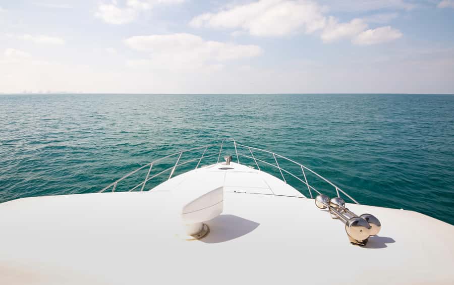 Dubai: Atlantis and Burj Al Arab Cruise on Luxury Yacht - The crew experience: attentive service and lots of photo help