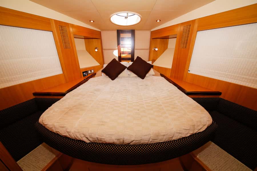 Dubai: Atlantis and Burj Al Arab Cruise on Luxury Yacht - Starting points and getting onto the boat without stress