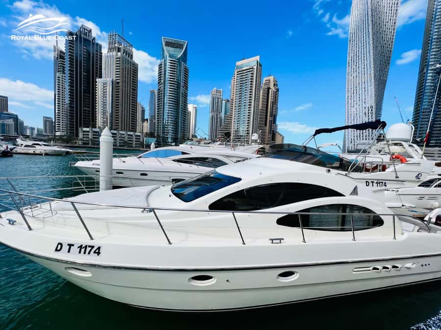 Dubai: Azimut 42 Feet Private Luxury Yacht Cruise - Entering Dubai Marina on an Azimut 42: more room than you expect