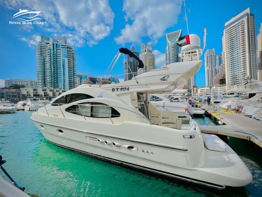 Dubai: Azimut 42 Feet Private Luxury Yacht Cruise - The Dubai Marina cruise loop: sightseeing, skyline photos, and sunset options