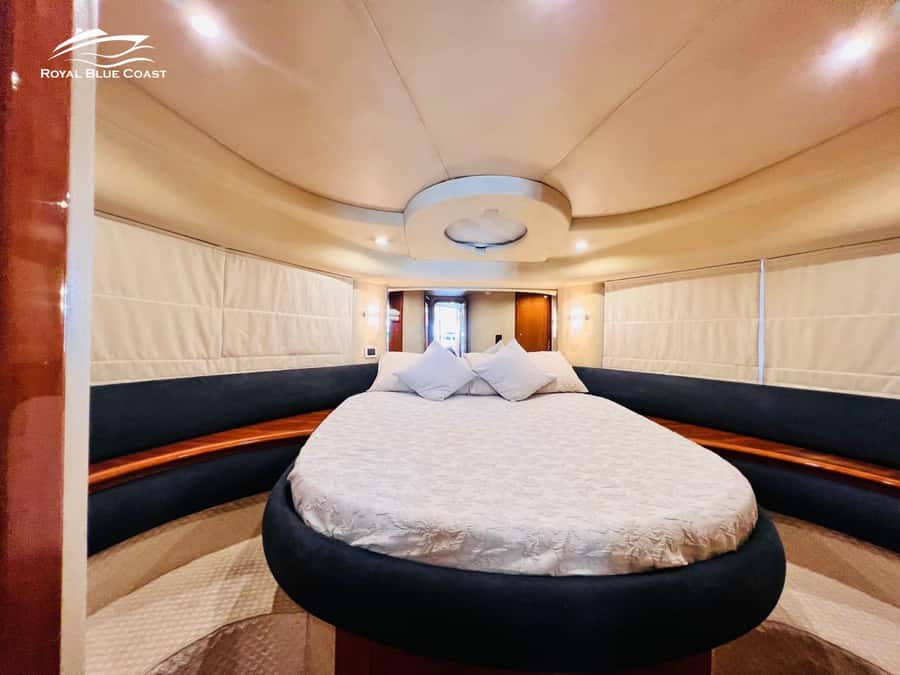 Dubai: Azimut 42 Feet Private Luxury Yacht Cruise - Food, drinks, and what to bring so you’re not scrambling