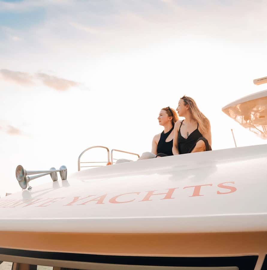 Dubai Harbor: Luxury Yacht Tour with BBQ Options - Live BBQ at sea: when it works and when it doesn’t