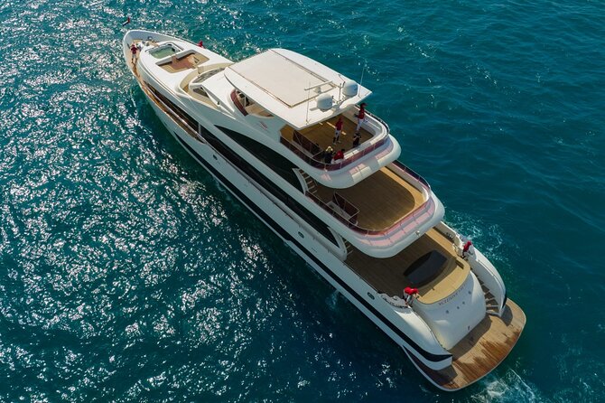 Dubai Harbour Super Yacht Experience with gourmet & Drinks - What you actually see: the landmark tour on the water