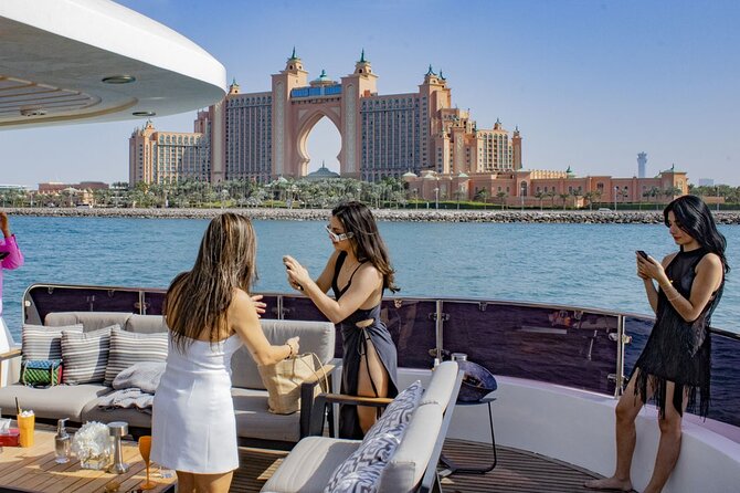 Dubai Harbour Super Yacht Experience with gourmet & Drinks - Food and drinks by time slot: breakfast, brunch, and night-out meals
