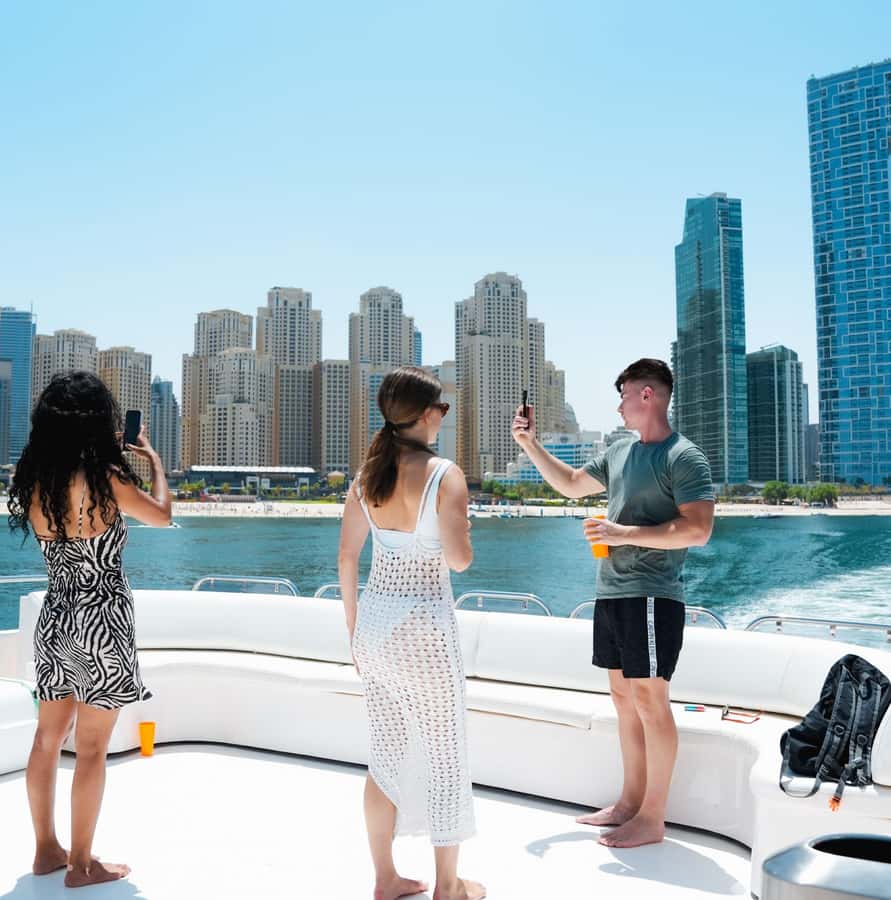 Dubai: Instagrammable Yacht Tour with Drinks & Ain/JBR Views - Timing Tips: Sunlight vs. Night Views
