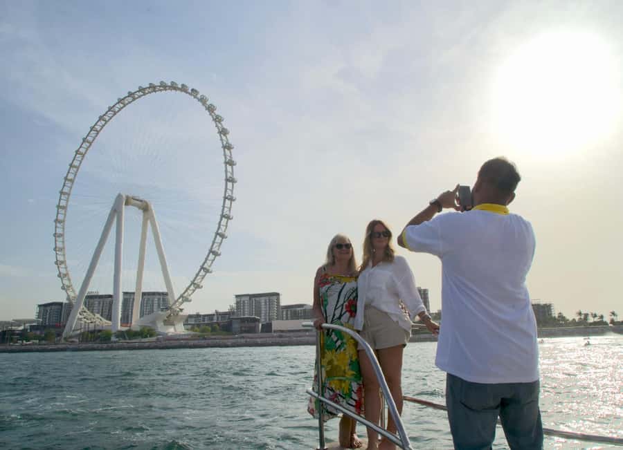 Dubai: Luxury Sunset Yacht Tour with Snacks and Drinks - Key highlights worth planning around