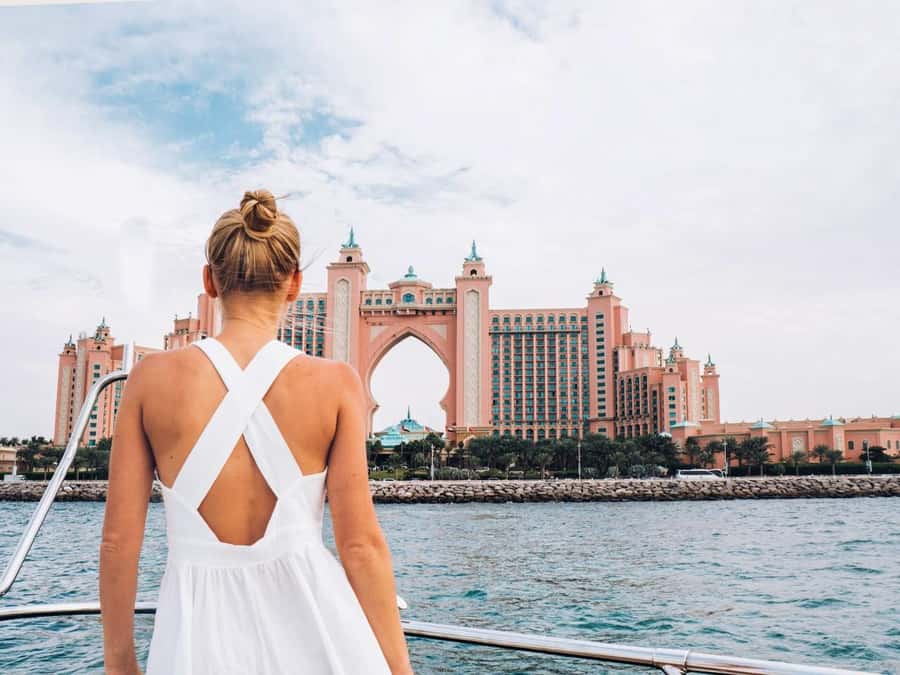 Dubai: Luxury Sunset Yacht Tour with Snacks and Drinks - Entering the marina: meeting point, shoes, and the small details that matter