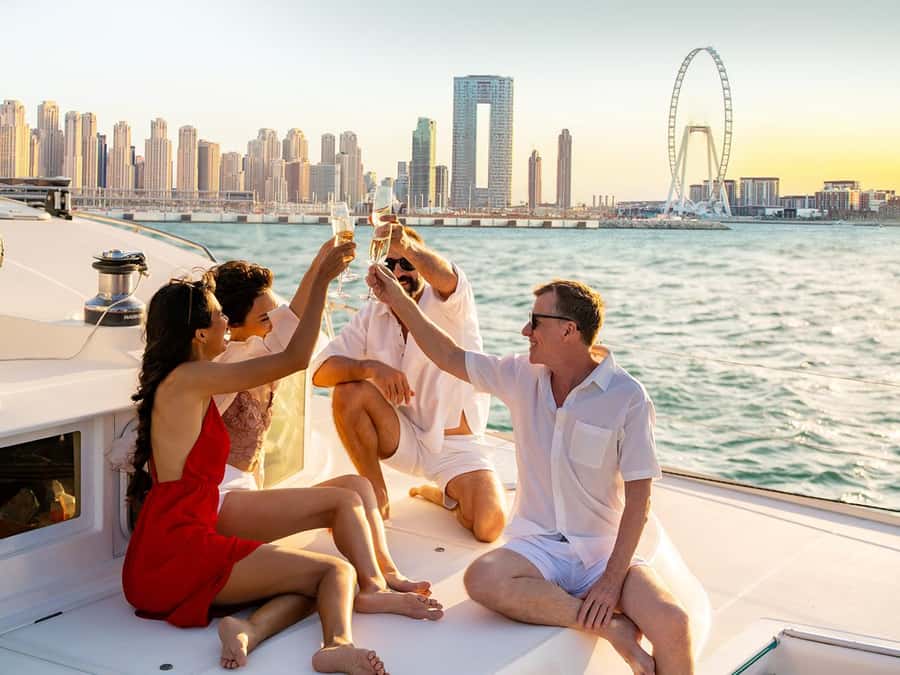 Dubai: Luxury Sunset Yacht Tour with Snacks and Drinks - Onboard comfort: where “luxury” actually shows up