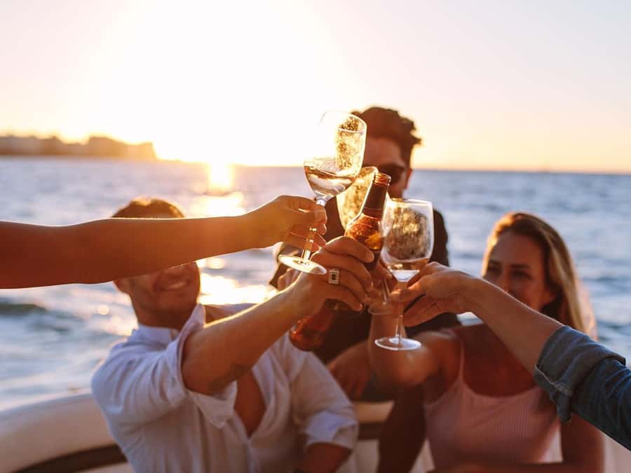 Dubai: Luxury Sunset Yacht Tour with Snacks and Drinks - Your crew and photo plan: how to get the shots without stress