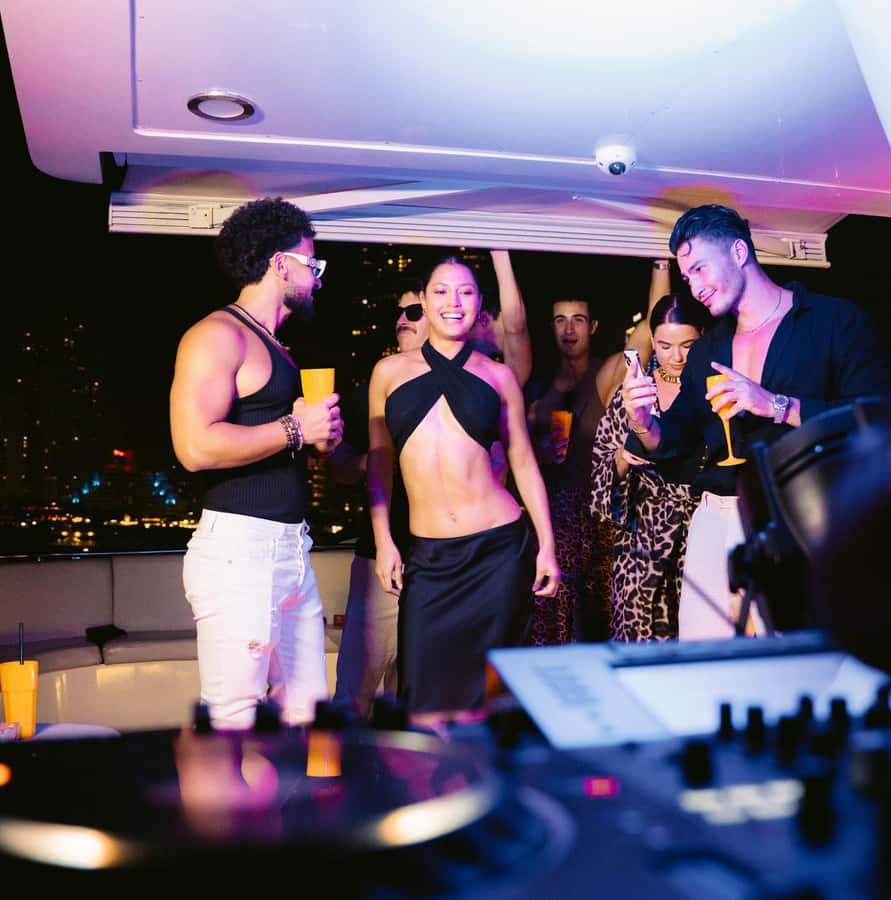 Dubai: Marina Yacht Party with BBQ, Unlimited Drinks and DJ - The 4-Hour Cruise Plan: Marina Views, JBR, and Ain Dubai Lights