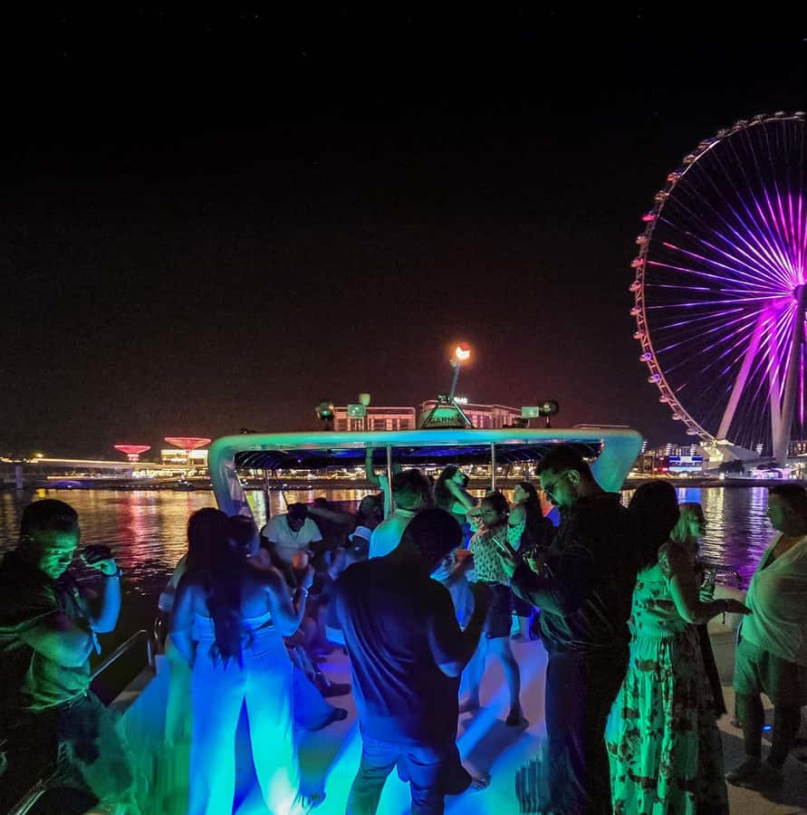 Dubai: Marina Yacht Party with BBQ, Unlimited Drinks and DJ - Unlimited Drinks: How the Bar Setup Shapes Your Night