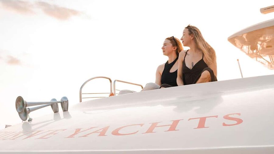 Dubai Marina Yacht Tour: Ain Wheel, JBR & Harbour in 1 Hour - The Ain Dubai Ferris Wheel Moment From the Water